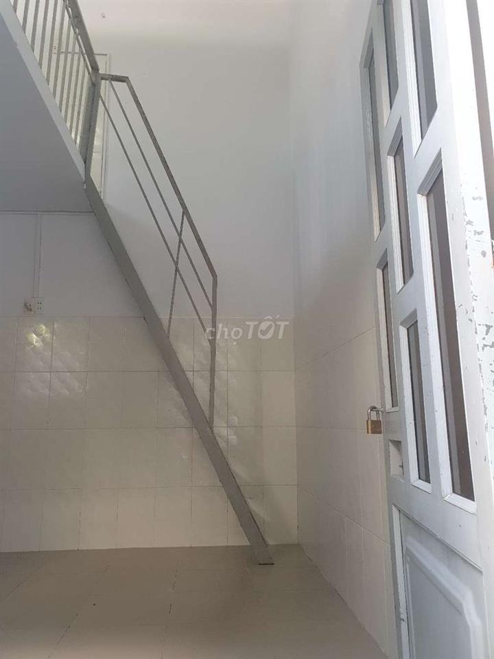 PHÒNG CAO CẤP CUỐI DÃY 25m² MÁY LẠNH NGAY LÃ XUÂN OAI KHU CNC Q9
