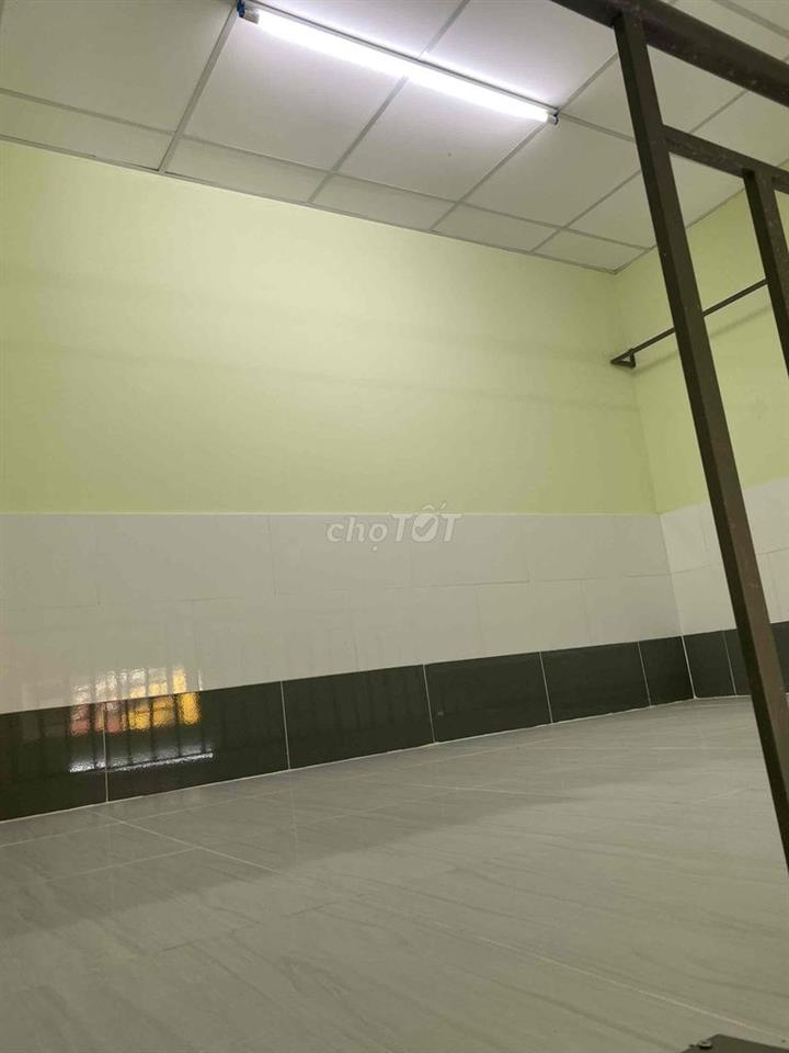 Phòng Ngay Ngã Tư Thủ Đức , kế Trường Sư Phạm Kỹ Thuật