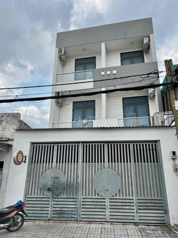 Phòng Rộng , Mặt tiền đường Kha Vạn Cân
