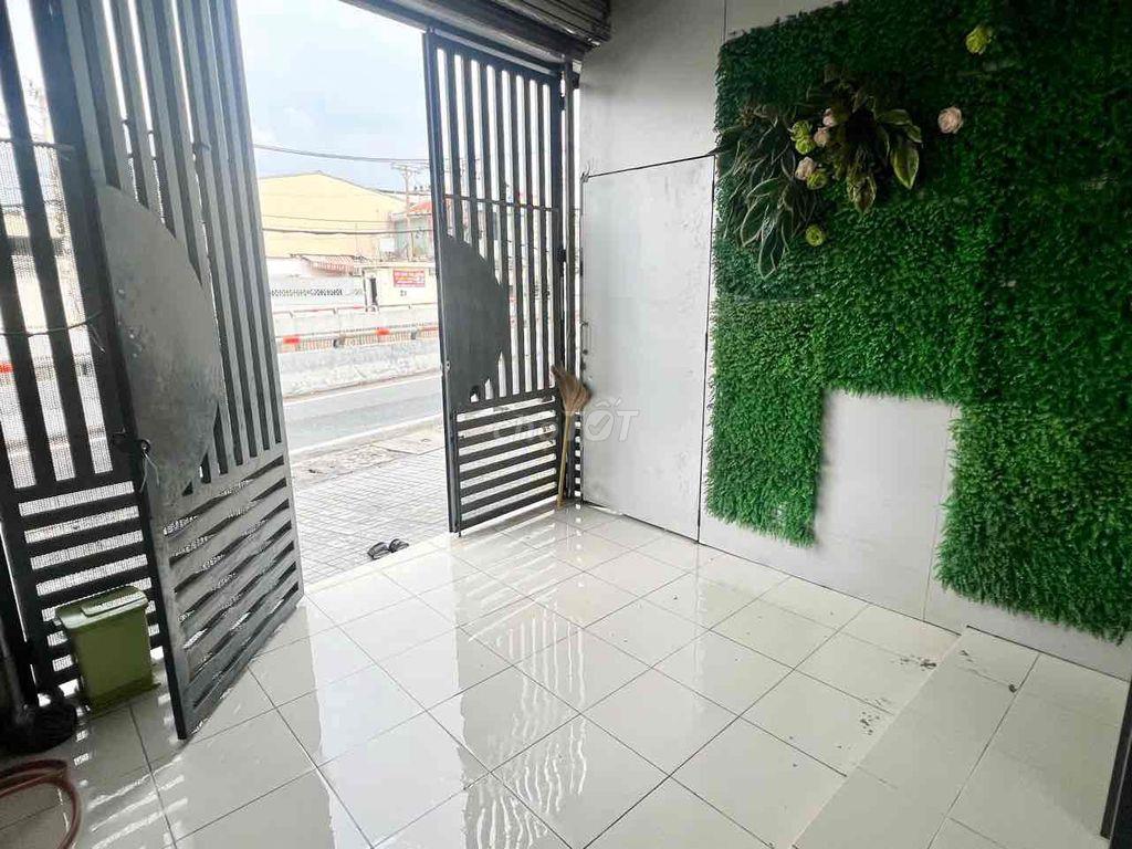 Phòng Rộng , Mặt tiền đường Kha Vạn Cân