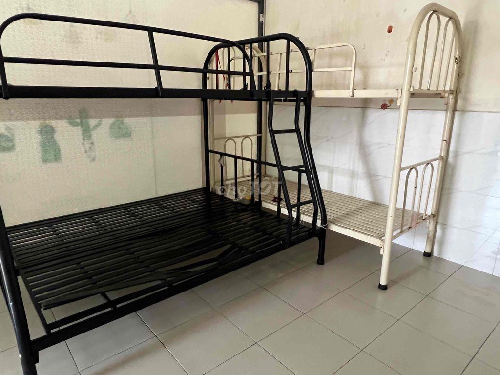 Phòng Rộng , Mặt tiền đường Kha Vạn Cân