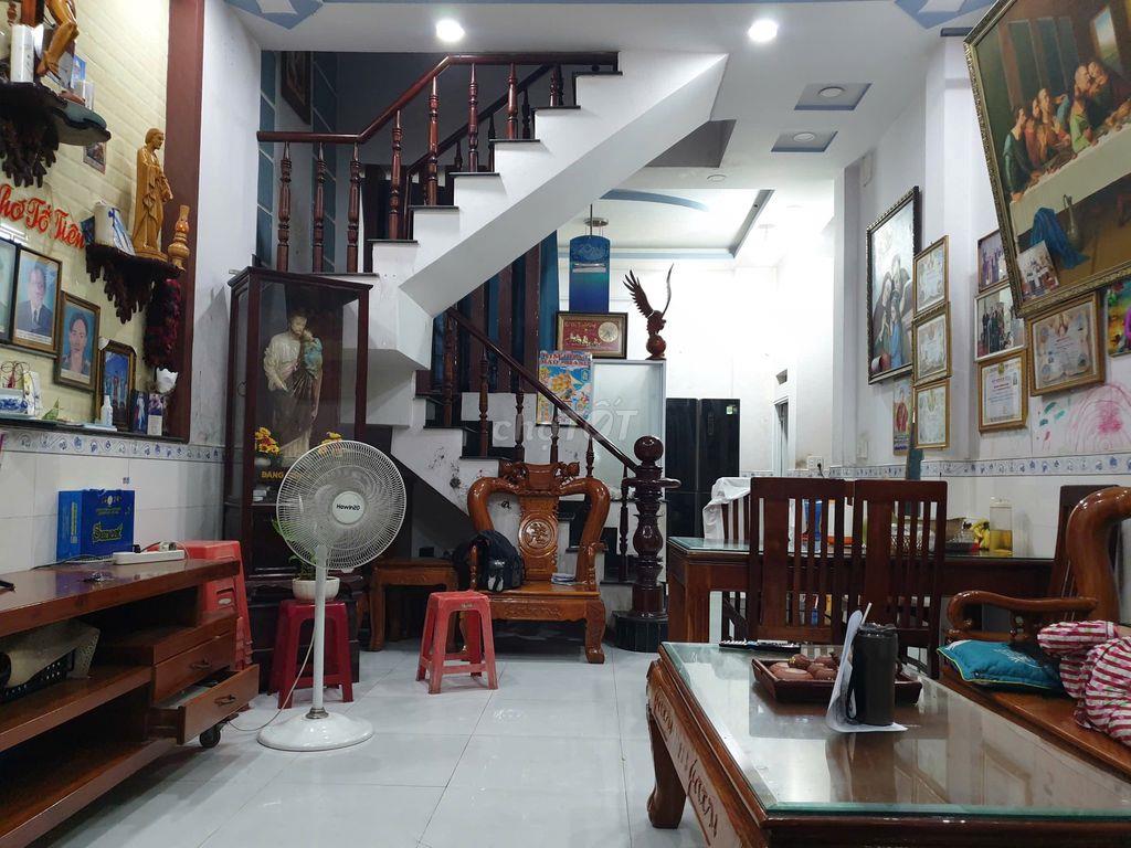Bán gấp nhà 2 lầu DT 6x12, gần ngã 3 Bùi Môn, QL22, hẻm Xuân Thới 7