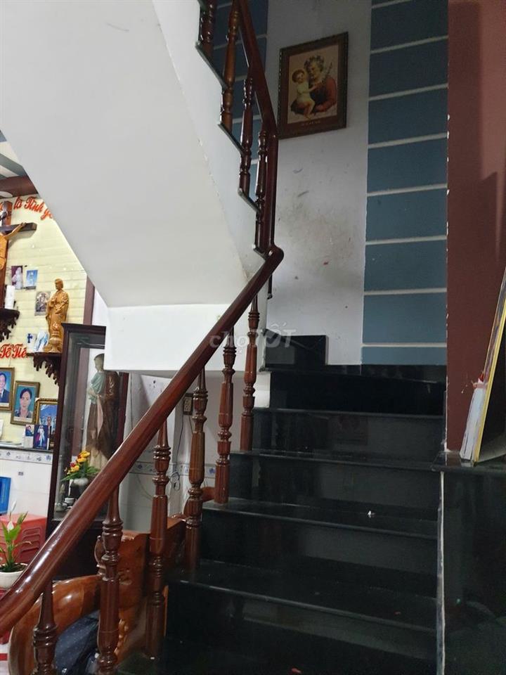 Bán gấp nhà 2 lầu DT 6x12, gần ngã 3 Bùi Môn, QL22, hẻm Xuân Thới 7