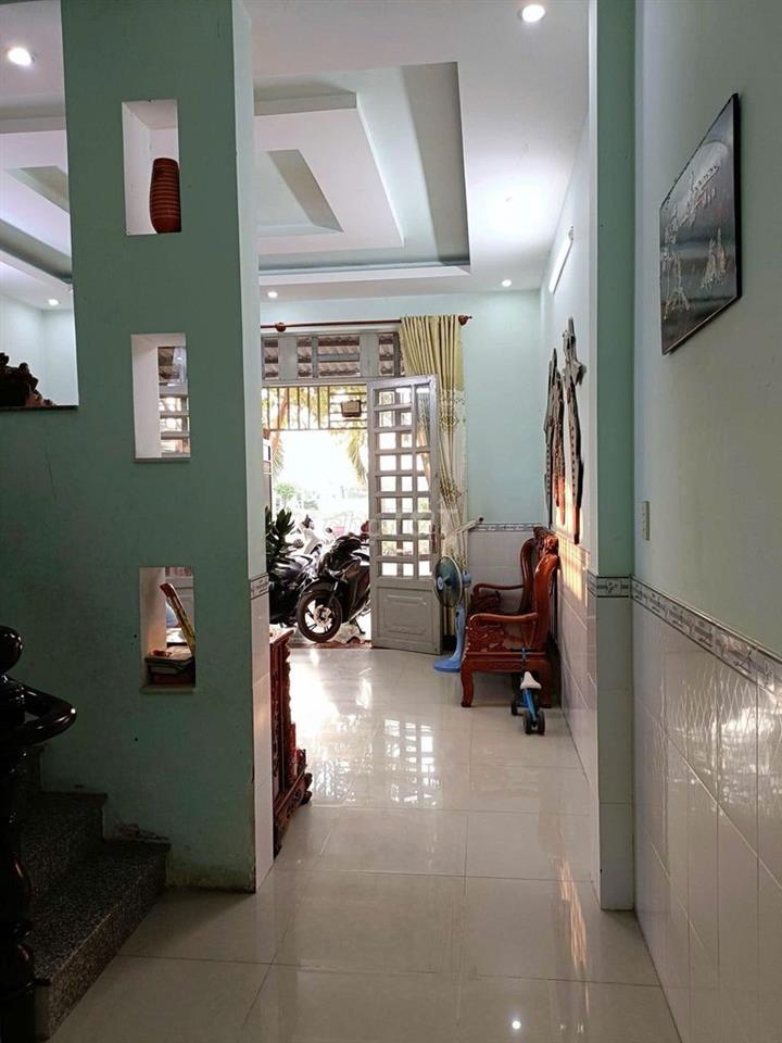Nhà lầu 5x20 (4pn) đường 6m thông, gần chợ Bà Điểm, KCN Vĩnh Lộc A