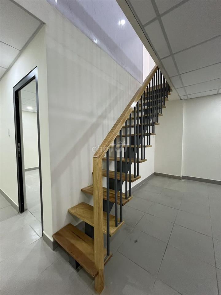 HOT-Nhà đẹp DT 5m*32m, có lửng, mặt tiền Phan Văn Hớn, gần chợ Đại Hải