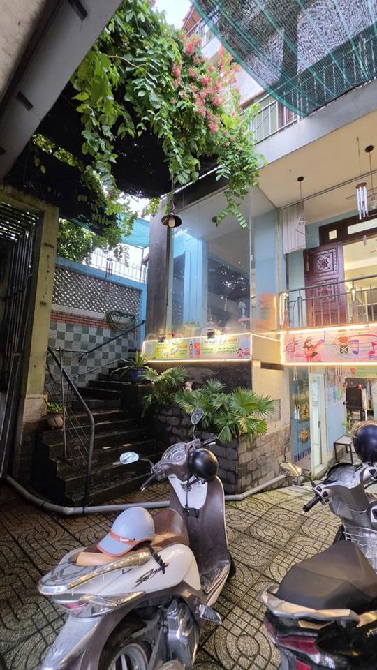 Nhà vườn DT 8x25, hầm + lửng + 2 lầu, đường nhựa 16m, gần chợ Bà Điểm
