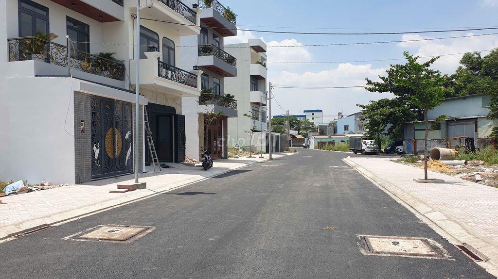 HOT-Nhà 3 lầu DT 5x20m (4pn) full nội thất cao cấp, gần chợ Hóc Môn