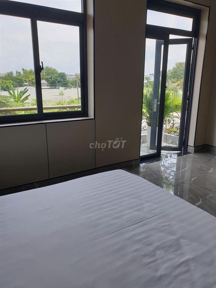 HOT-Nhà 3 lầu DT 5x20m (4pn) full nội thất cao cấp, gần chợ Hóc Môn