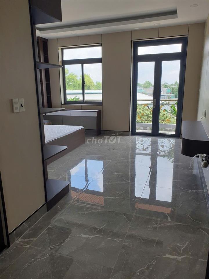 HOT-Nhà 3 lầu DT 5x20m (4pn) full nội thất cao cấp, gần chợ Hóc Môn