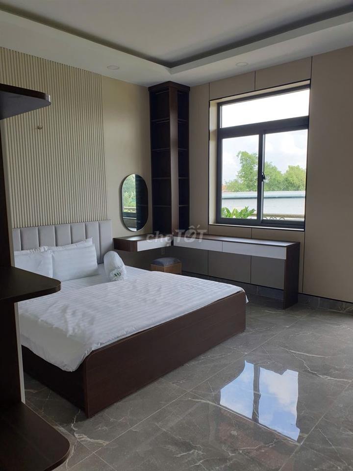HOT-Nhà 3 lầu DT 5x20m (4pn) full nội thất cao cấp, gần chợ Hóc Môn