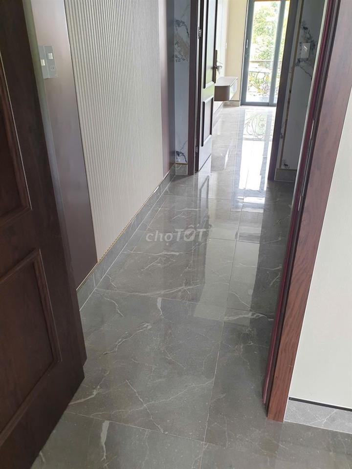 HOT-Nhà 3 lầu DT 5x20m (4pn) full nội thất cao cấp, gần chợ Hóc Môn