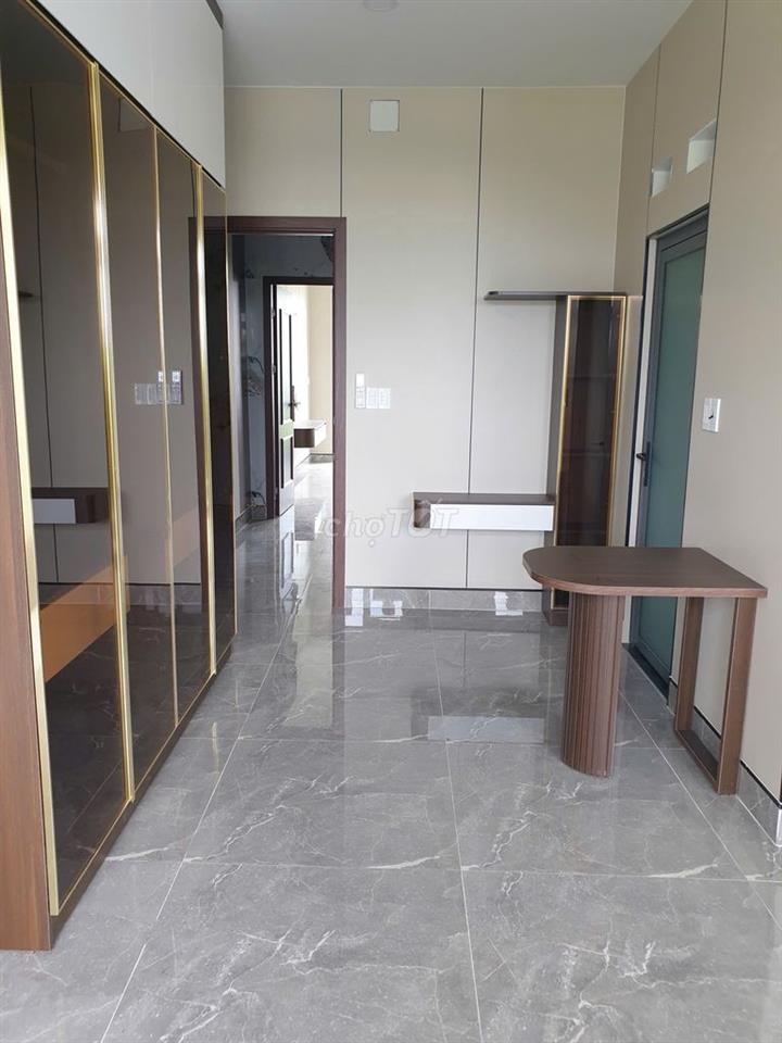 HOT-Nhà 3 lầu DT 5x20m (4pn) full nội thất cao cấp, gần chợ Hóc Môn