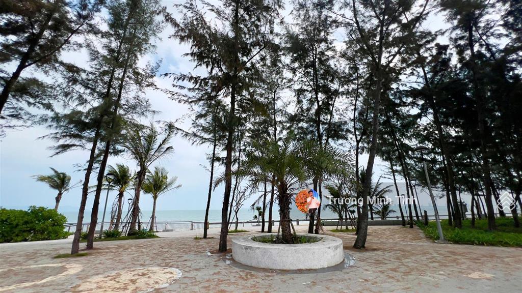 Chủ giao bán độc quyền lô biệt thự nguyễn tất thành, dt 375 m2, mặt tiền 15m view biển