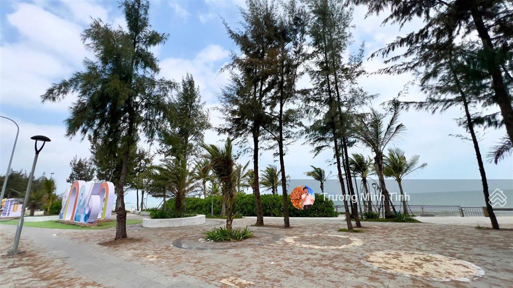 Chủ giao bán độc quyền lô biệt thự nguyễn tất thành, dt 375 m2, mặt tiền 15m view biển