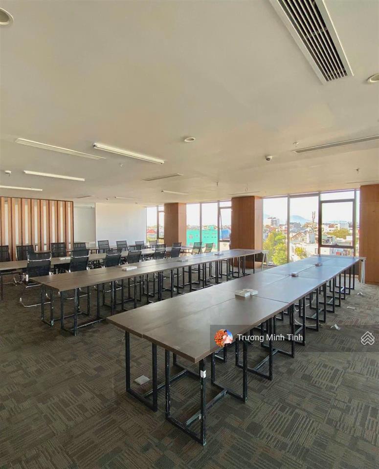 Tòa văn phòng 2 mặt tiền ngay trung tâm đà nẵng, dt 500 m2, 8 tầng, làm việc chính chủ