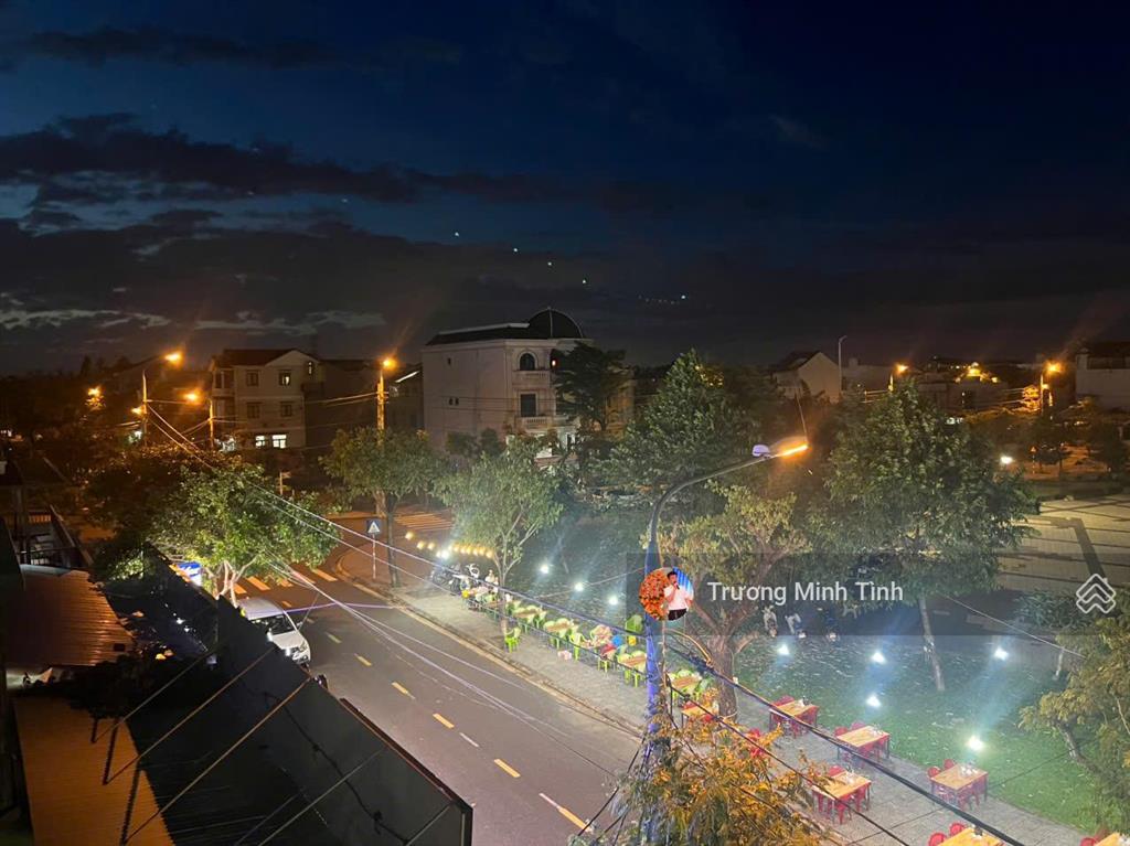 Bán đất chính chủ tại bờ hồ 1, view ra hồ rất thoáng mát, dt 200 m2 ngang 10m. giá tốt đầu tư