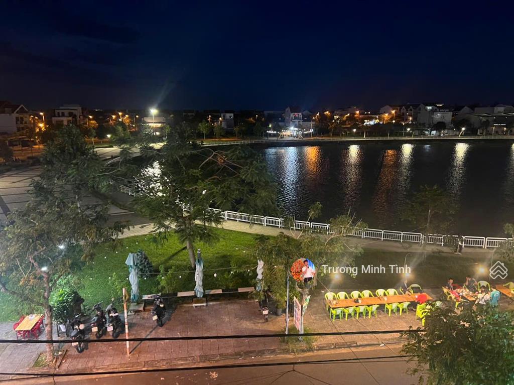 Bán đất chính chủ tại bờ hồ 1, view ra hồ rất thoáng mát, dt 200 m2 ngang 10m. giá tốt đầu tư
