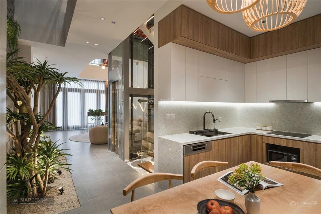 Vin 2 em có căn lk hải âu giá rẻ, dt 75m2, đường 20m, giá chỉ 12 tỷ, đã hoàn thiện 5 tầng, sẵn sổ
