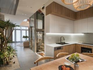 Vin 2 em có căn lk hải âu giá rẻ, dt 75m2, đường 20m, giá chỉ 12 tỷ, đã hoàn thiện 5 tầng, sẵn sổ