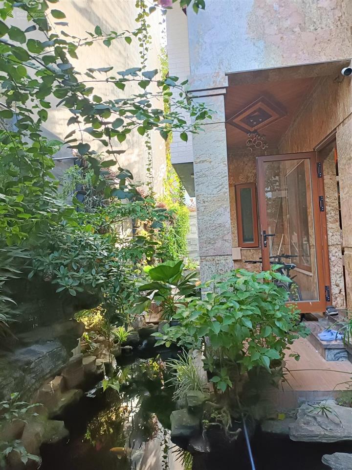 Biệt thự 4 tầng đi bộ tắm biển  tận 8pn master  dt khủng 200m2 (10x19.7).nhà ốp đá và gỗ tự nhiên