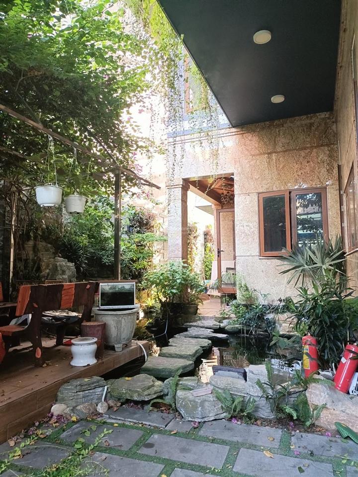 Biệt thự 4 tầng đi bộ tắm biển  tận 8pn master  dt khủng 200m2 (10x19.7).nhà ốp đá và gỗ tự nhiên