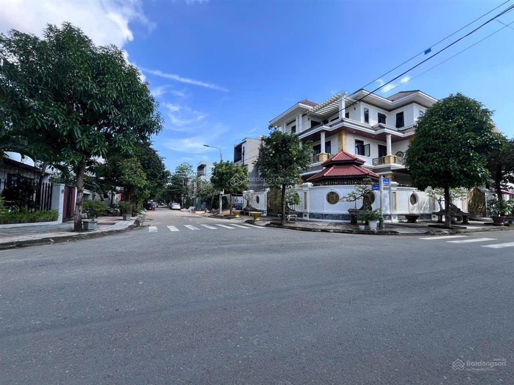 Ngộp bank lô góc 2 mặt tiền đường 7m5  chỉ 65triệu/m2
ven sông  công viên thoáng vĩnh viễn.