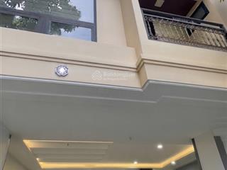 Toà chdv 6 tầng mỹ đa đông  sát an thượng.
dòng tiền cho bên thứ 3 thuê ổn định  150triệu/ tháng