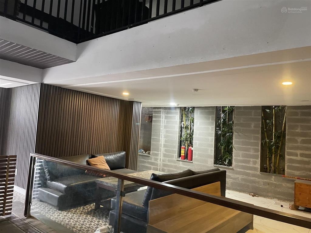 Toà chdv 6 tầng mỹ đa đông  sát an thượng.
dòng tiền cho bên thứ 3 thuê ổn định  150triệu/ tháng