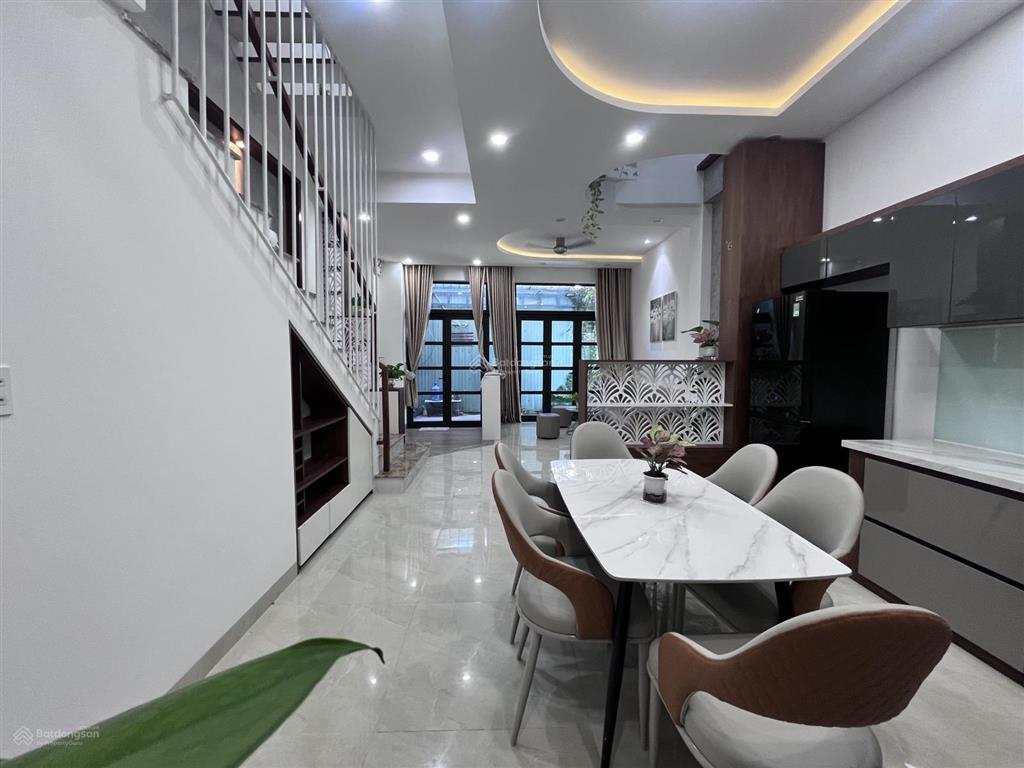 Gấp  3 tầng 3 mê trung tâm hải châu  oto đậu sát nhà  giá 4tỷ9