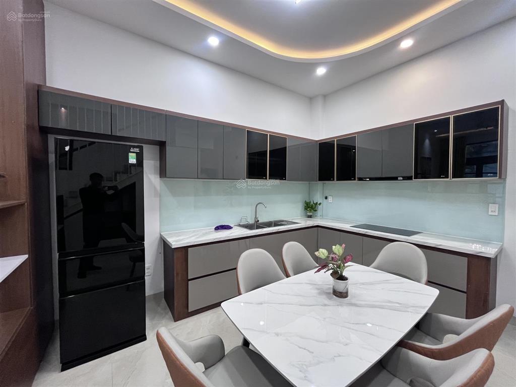 Gấp  3 tầng 3 mê trung tâm hải châu  oto đậu sát nhà  giá 4tỷ9