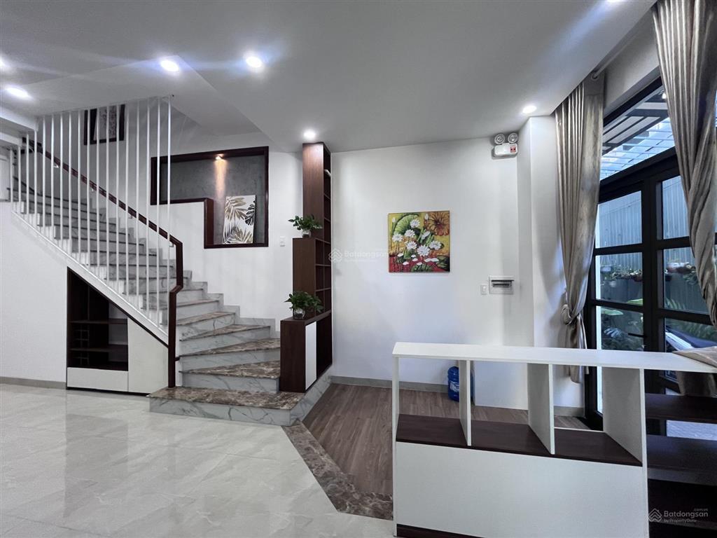 Gấp  3 tầng 3 mê trung tâm hải châu  oto đậu sát nhà  giá 4tỷ9