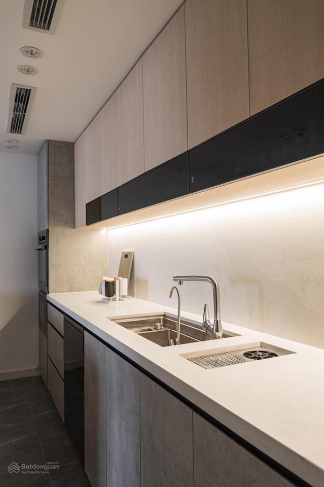 Cho thuê căn hộ duplex tại lancaster 20 núi trúc, 400m2, 4pn, đủ đồ, tầng cao, có slot để ô tô