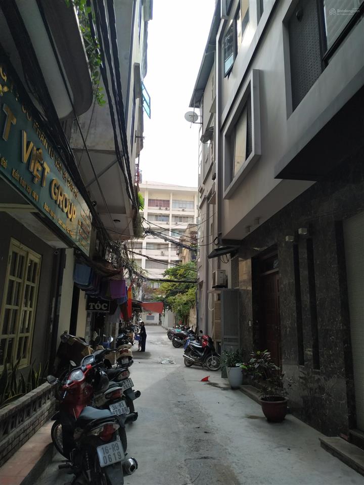 Chính chủ cho thuê văn phòng tại số 27 ngõ 135 núi trúc, 2 mặt thoáng, 20 m2, giá 4 triệu/tháng