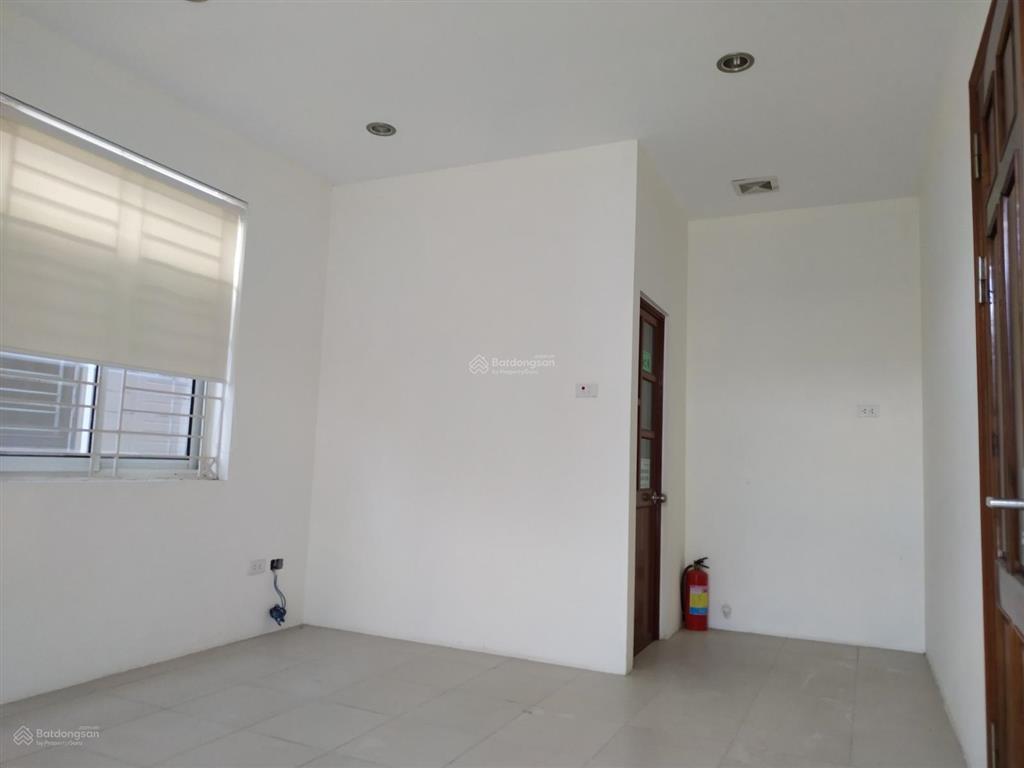 Chính chủ cho thuê văn phòng tại số 27 ngõ 135 núi trúc, 2 mặt thoáng, 20 m2, giá 4 triệu/tháng