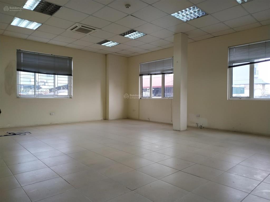 Chính chủ cho thuê văn phòng tại số 27 ngõ 135 núi trúc, 2 mặt thoáng, 20 m2, giá 4 triệu/tháng