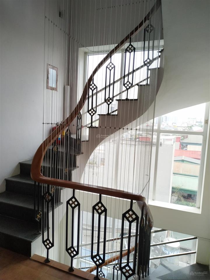 Chính chủ cho thuê văn phòng tại số 27 ngõ 135 núi trúc, 2 mặt thoáng, 20 m2, giá 4 triệu/tháng