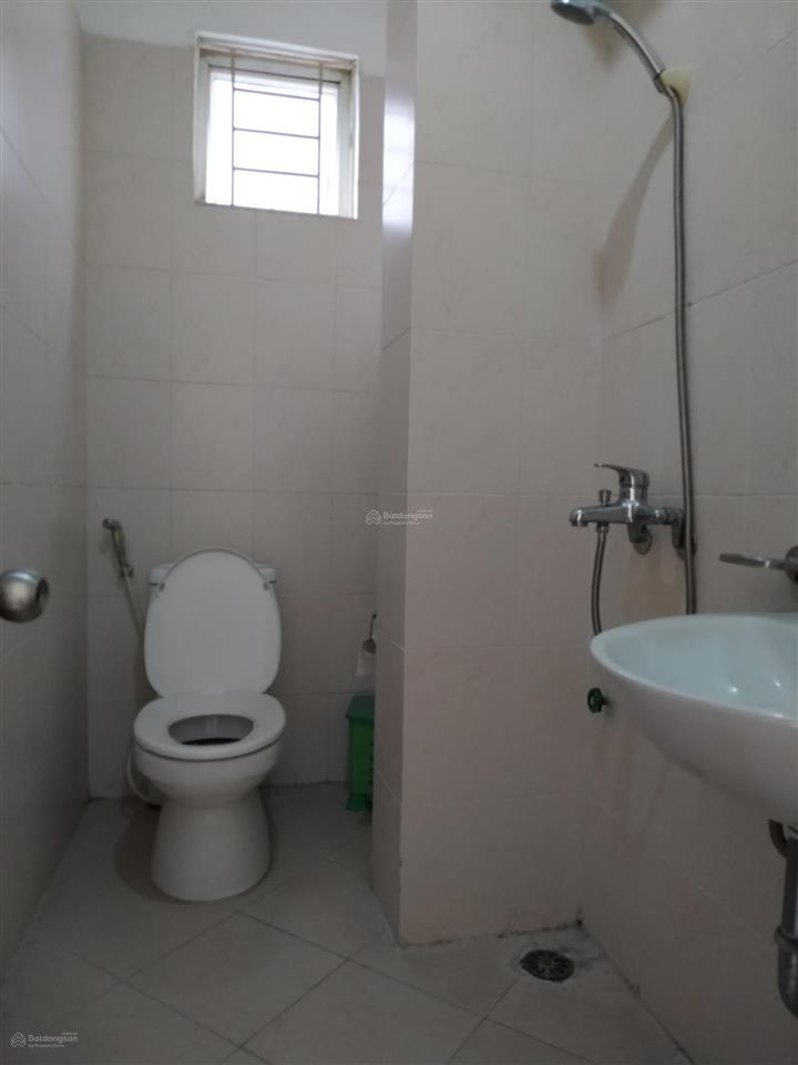 Chính chủ cho thuê văn phòng tại số 27 ngõ 135 núi trúc, 2 mặt thoáng, 20 m2, giá 4 triệu/tháng
