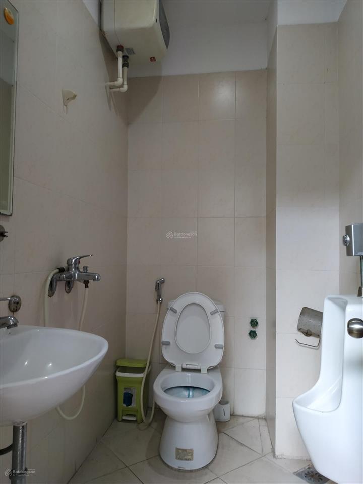 Chính chủ cho thuê văn phòng tại số 27 ngõ 135 núi trúc, 2 mặt thoáng, 20 m2, giá 4 triệu/tháng