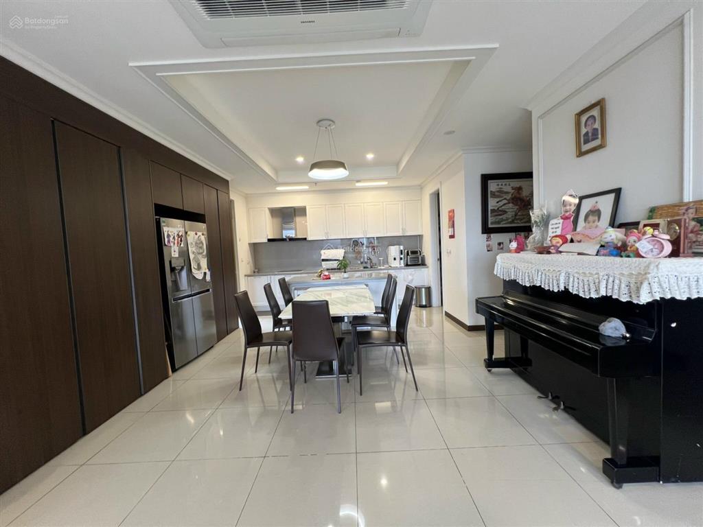 Cho thuê căn hộ cao cấp starlake, loại k, hiếm có, 154 m2, 4pn, 3 mặt thoáng, full đồ giá 90 tr/th