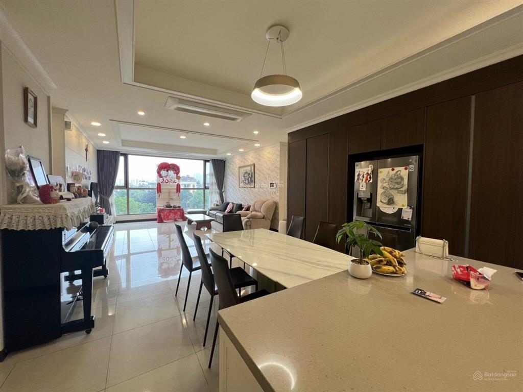 Cho thuê căn hộ cao cấp starlake, loại k, hiếm có, 154 m2, 4pn, 3 mặt thoáng, full đồ giá 90 tr/th