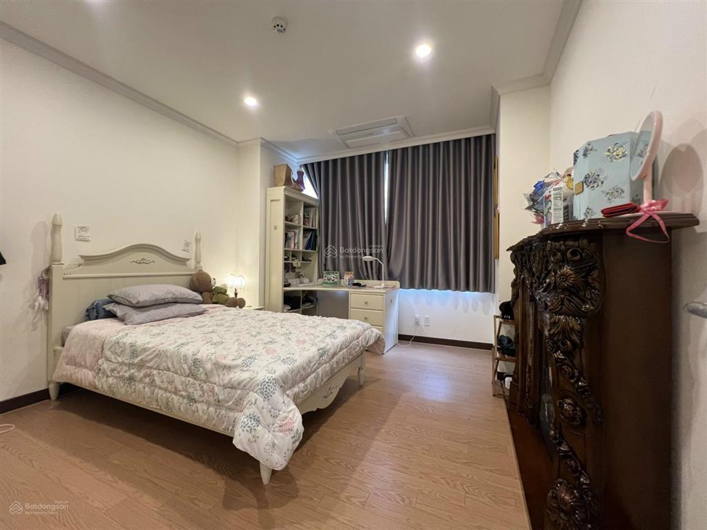 Cho thuê căn hộ cao cấp starlake, loại k, hiếm có, 154 m2, 4pn, 3 mặt thoáng, full đồ giá 90 tr/th