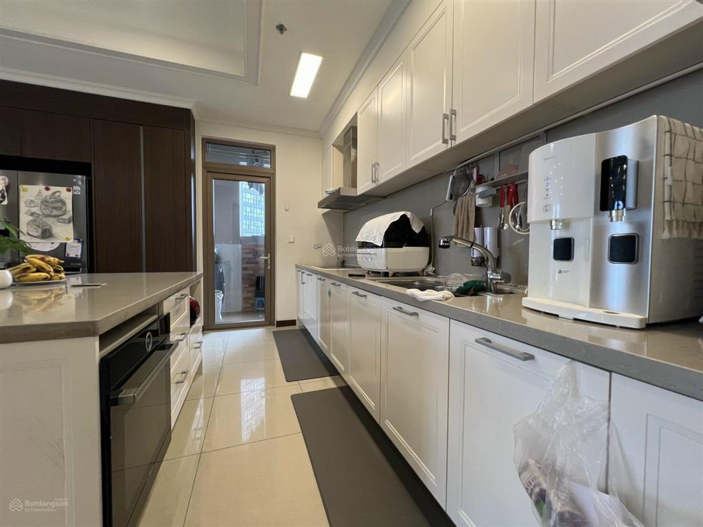 Cho thuê căn hộ cao cấp starlake, loại k, hiếm có, 154 m2, 4pn, 3 mặt thoáng, full đồ giá 90 tr/th