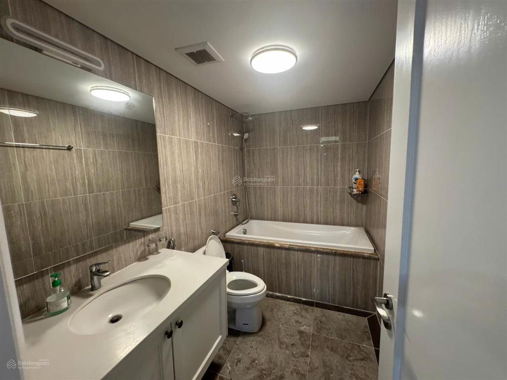 Bán nhanh căn hộ d. le roi soleil xuân diệu 88 m2, 2 pn, view sông hồng, full đồ xịn, giá chỉ 14 tỷ