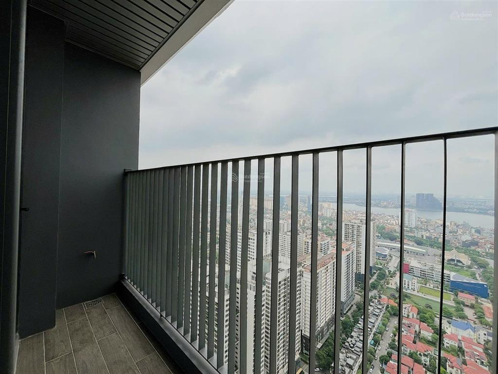 Cho thuê căn hộ han jardin 106 m2, 3 pn, ban công đông, view hồ tây, tầng cao, đồ xịn, 25 triệu