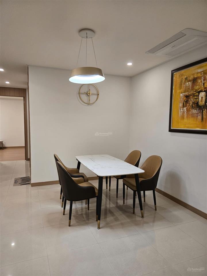 Cho thuê căn hộ cao cấp starlake, 101 m2, 2 pn, view đẹp, full nội thất xịn, giá 28 tr/th