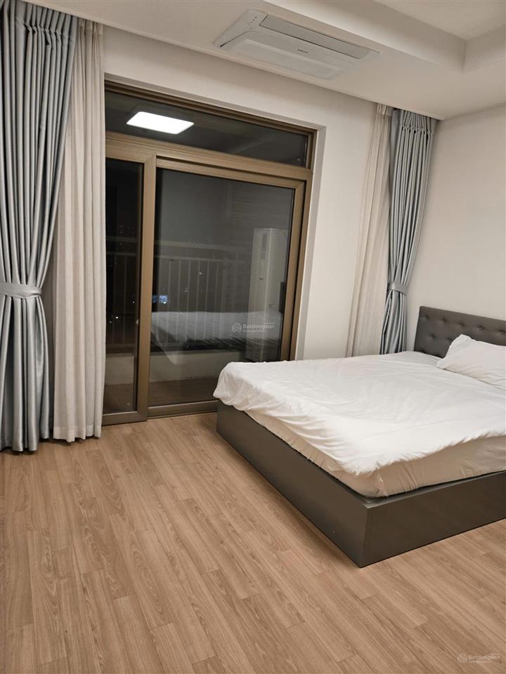 Cho thuê căn hộ cao cấp starlake, 101 m2, 2 pn, view đẹp, full nội thất xịn, giá 28 tr/th