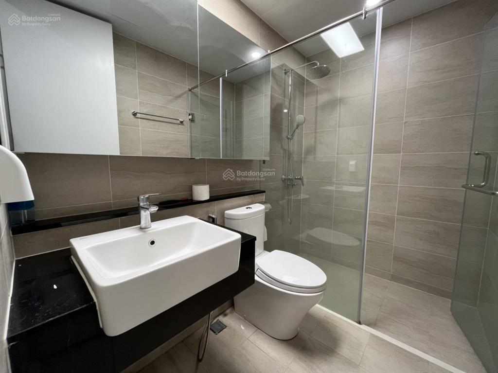 Cho thuê căn hộ cao cấp starlake trục d, 100 m2, 2 pn, view hồ tây, full nội thất xịn, giá 32 tr/th