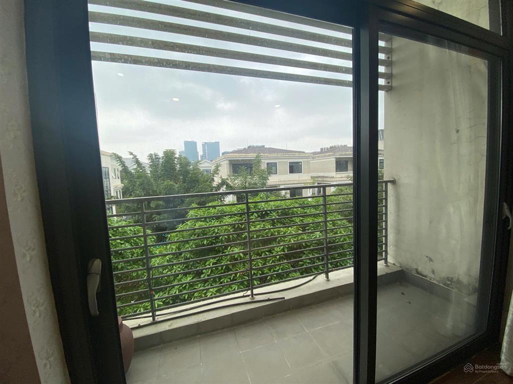Bán liền kề starlake khu h10, đất 132 m2, xây 70 m2, 4 tầng, 2 sân vườn, full đồ giá 79 tỷ