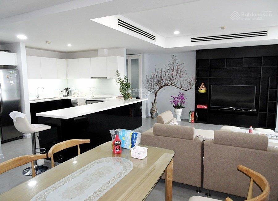 Bán căn hộ vip watermark 200 m2, full đồ, căn góc, có sân vườn rộng, ban công hướng đông, 16 tỷ