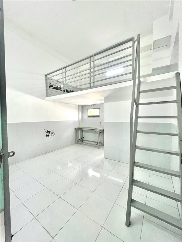 Duplex rộng cho 4 người ở gần chợ bình triệu, tiện đi ra cầu bình lợi thủ đức